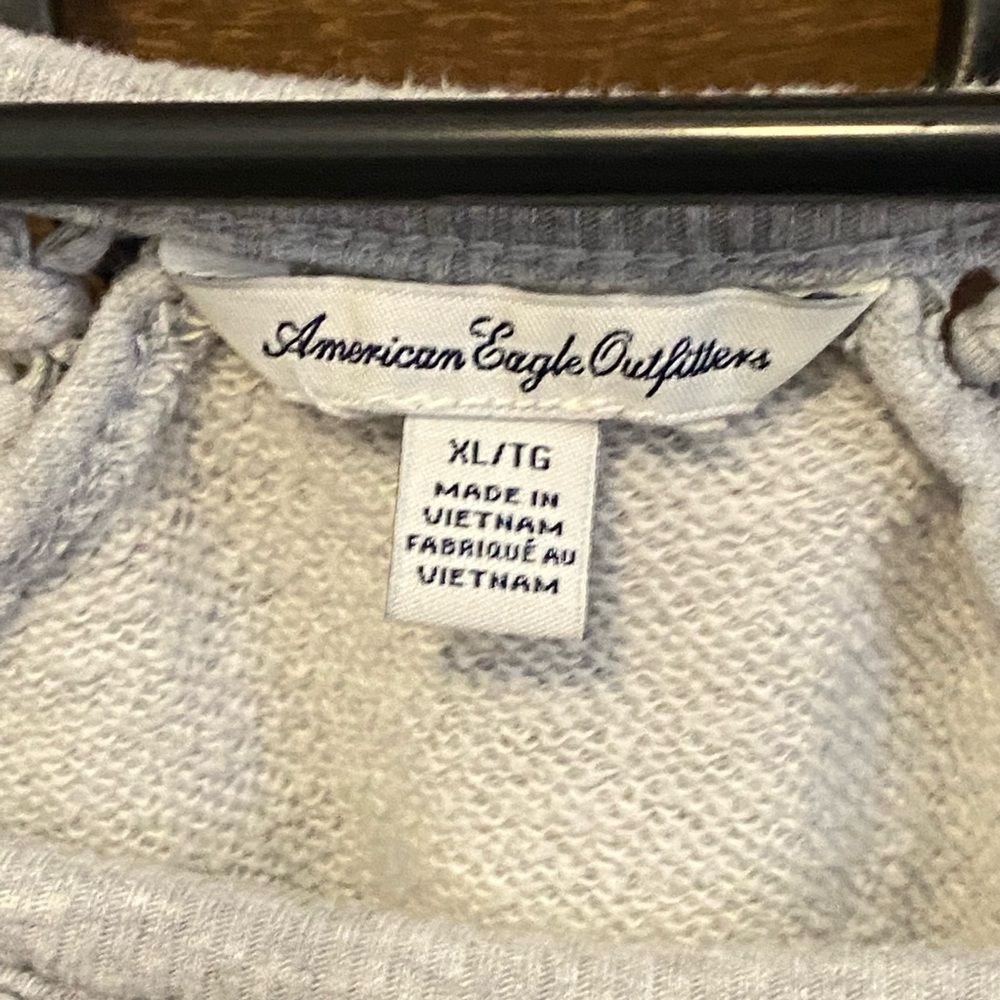 American Eagle gray sweatshirt with fringe. Size XL - Picture 4 of 4